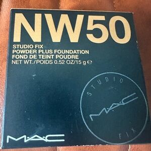 MAC Studio Fix Powder Plus Foundation NW50